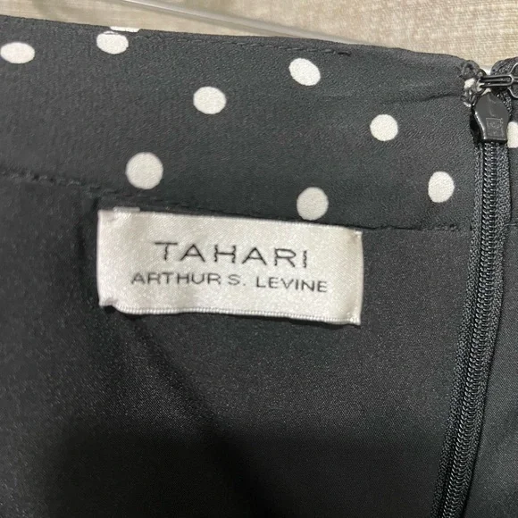 Tahari - Picture 2 of 3